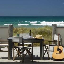 The Bach - beachfront, hotel in Waimarama