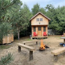 Cozy Woodland Bunkie Outdoor Shower WiFi, hotel Simcoe-ban