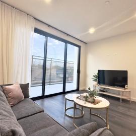 2BR 2BA Modern Manor House - Steps from Monash Uni mvc203