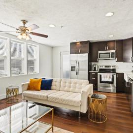 Downtown Omaha - Elevated Studio & 1-Bed Stays