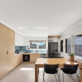 3BR Caloundra Home Walk to Beach Boat Parking, Hotel in Caloundra