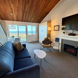 Oceanfront Studio with Loft - amazing views!
