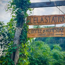 Lela Station Cofffee & Homestay Hữu Liên، فندق في Làng Ben