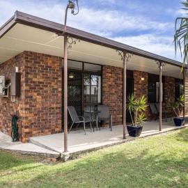 Bongaree Retreat With Room For The Boat, hotel in Bellara