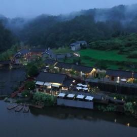 见山Ku里部落乡村文化酒店, hotel v destinaci Xiangxi