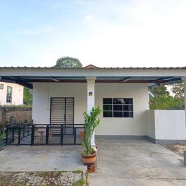 Rembulan Guesthouse, hotell i Mersing