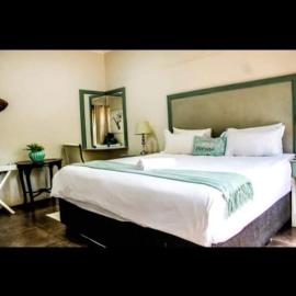 Zungu b&b, hotel in KwaDukuza