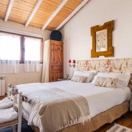Casa Valle del Lozoya, hotel u gradu Raskafria