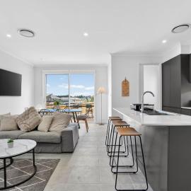 6L0 Spacious 5BR House With Parking, Near ED Square, hotel in Leppington