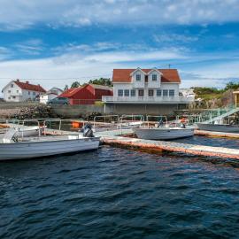 Lysø naturcamping og rorbuer, готель у місті Averoy