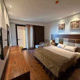 Dreamland Oasis One Bedroom on 10th Floor with Sea & Mountain Views