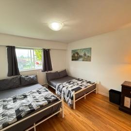 Cozy Private Deluxe Quadruple Family Room, hotel u Vancouveru