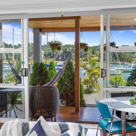 The Weiti Waterfront, hotel din Whangaparaoa