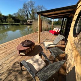 Scranton luxury fishing pod with private fishing Jetty, hotel a Spilsby