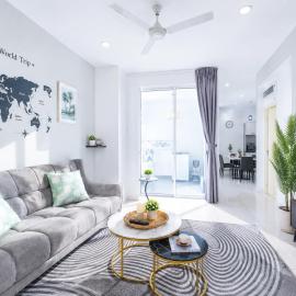 High Floor Partial Seaview 2BR Suite Near Gurney Mansion One 26, hotel v destinácii George Town