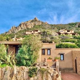 Villas 6 beds with common swimming pool in Costa Paradiso