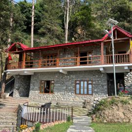Mandeva Wooden Castle, hôtel à Bhatrojkhan