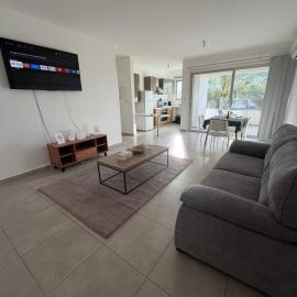 Two Bedrooms Apartment with Private Balcony, hotel in Pano Lakatamia