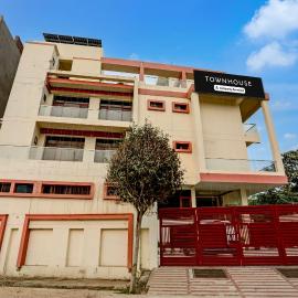 Super OYO Townhouse Gomti Nagar Sector 1 Formerly The Gahmar Inn