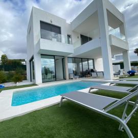 Villa de Charme avec Piscine chauffée et jacuzzi à Sotogrande-Manilva , 10 personnes, Hotel in San Roque