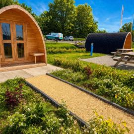 Tiny House aan het Water - Jachthaven Waterkant, hotel di Dinteloord