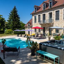 Le 49 Côté Parc & SPA, hotel di Domblans