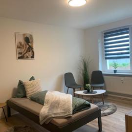modernes 2-Raum-Apartment in Bitterfeld nähe Goitzschesee, Hotel in Greppin