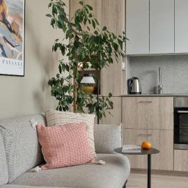 Bright & Cozy Apartment with Parking and Balcony by Noclegi Renters
