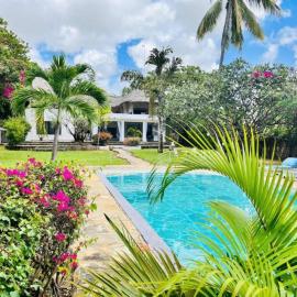 Viesnīca WHITE Nyumba Malindi - Boutique Villa pilsētā Malindi