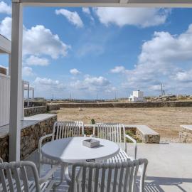 Jo&Co Mykonos Nature Suites N3, hotel in Plintri