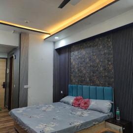 Arista stay I Studio Apartment I Sec-4 Greater Noida I Gaur city Mall, хотел в Ноида
