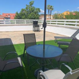 La Casa del Sol con Terraza，Santa Oliva的飯店