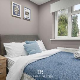 Luxury 5-BR Home - Reading Centre - Monthly Stays & Parking, hotel em Earley
