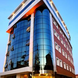 Ozpark Hotel، فندق في اكسهير
