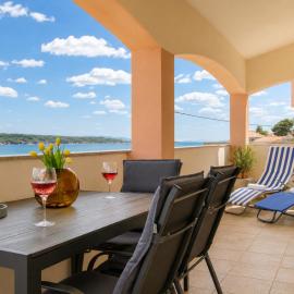 Dana Apartments - Seafront Pašman