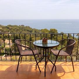 Wonderful studio with brilliant views to the sea!, Hotel in Palafrugell