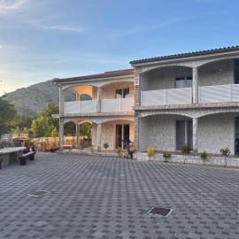 Bajic Apartmani, hotel di Seline