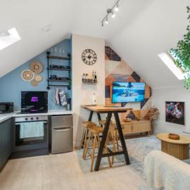 Upbeat Jungle Loft Apartment