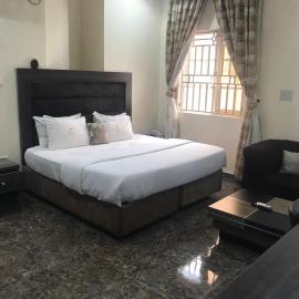 ADJ Royalty Hotel & Suites, отель в городе Benin City