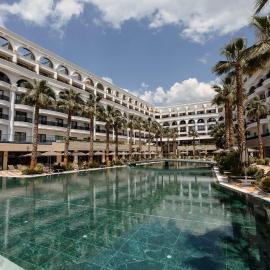 Lika Apartments, hotell i Golem