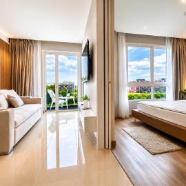 Cozy 1BR near Central Phuket with Pool & Gym