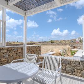 Jo&Co Mykonos Nature Suites N5, hotel in Plintri