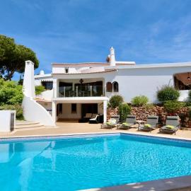 Villa Oasis by Cleverdetails private pool, walk distance