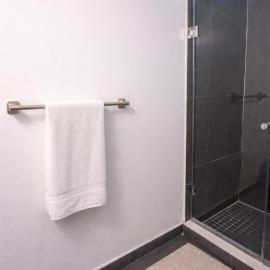Downtown 2BR Condo Sleeps 4 walk to St Lawrence