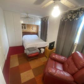 A Spacious Odyssey, hotel in Dagenham
