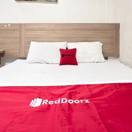 RedDoorz at Komplek MMTC Deli Serdang 2, hotel in Pulauberayan Dadap
