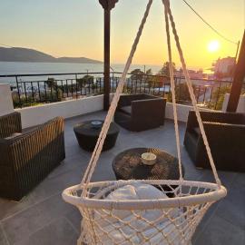 NEW! Enchanting house, wonderful sea view, Salamina, ξενοδοχείο στη Σαλαμίνα