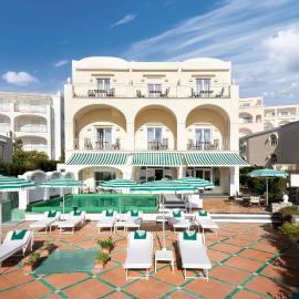 Sina Flora: Capri'de bir otel