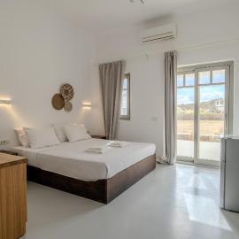 Jo&Co Mykonos Nature Suites N6, hotel in Plintri