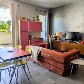 Vintage 70's cosy avec terrasse et clim, hotell i Mazan